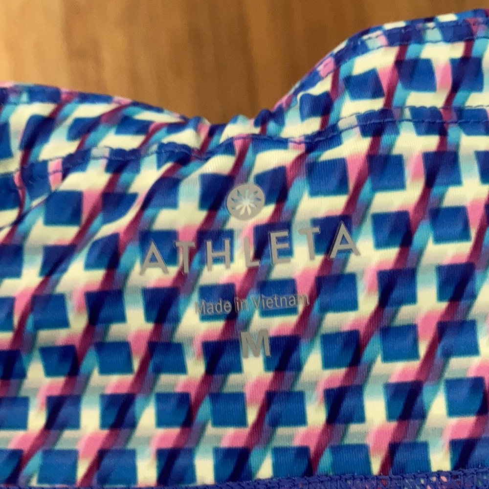 Athleta Vivid Sonar Capri size medium. - Picture 8 of 9